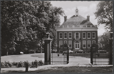 130530 Gezicht op het huis Sparrendaal (Hoofdstraat 87-91, in gebruik als gemeentehuis) te Driebergen-Rijsenburg.